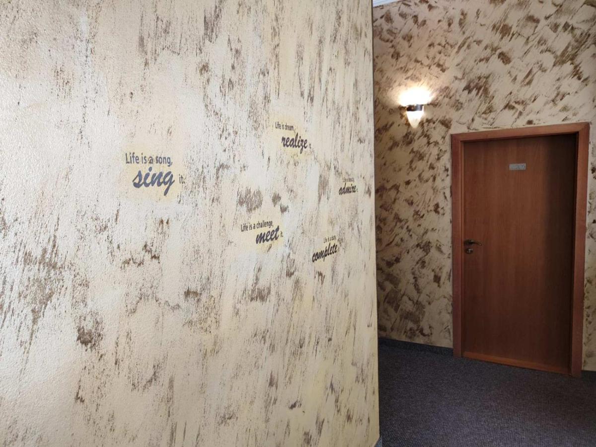 Семеен Хотел "Булаир" Burgas Esterno foto